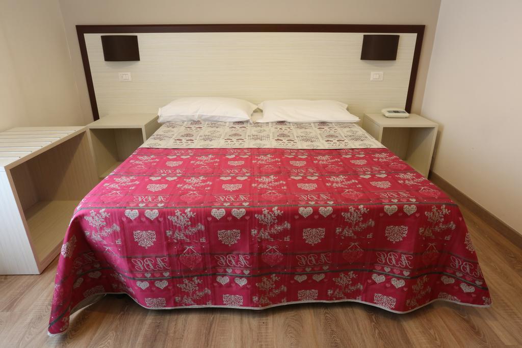 Hotel Europa Foggia Pokoj fotografie